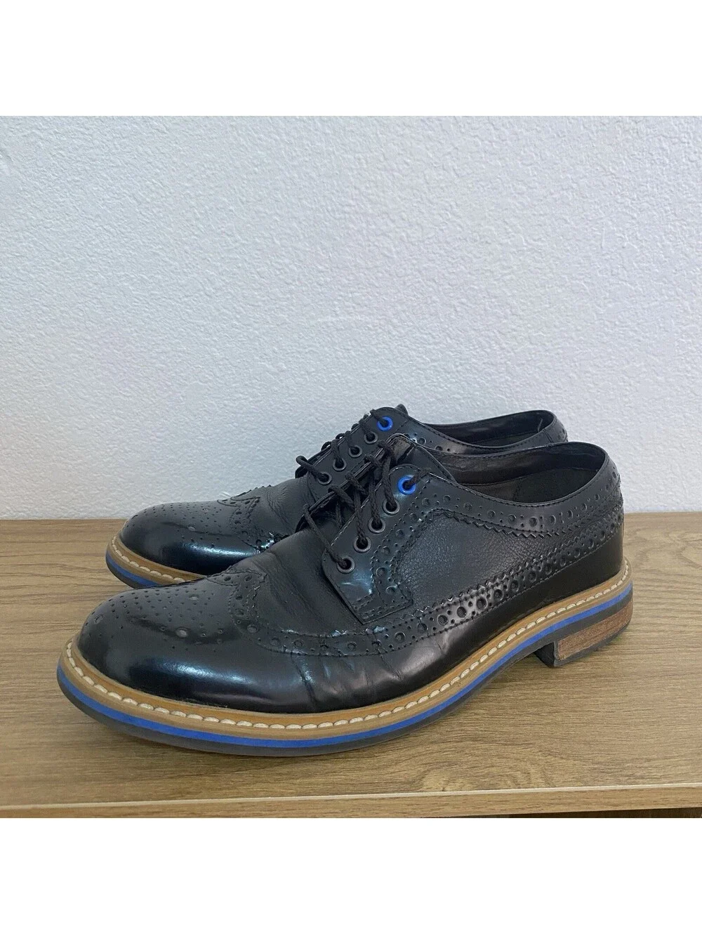 Clarks Mens Size 9.5 M Black Leather Blue Trim Oxford Dress Shoes